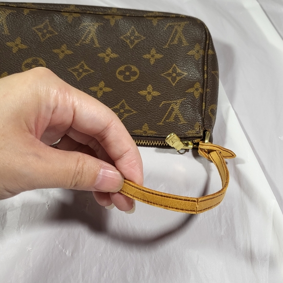 Authentic Louis Vuitton Pochette Accessories bag - Picture 16 of 16